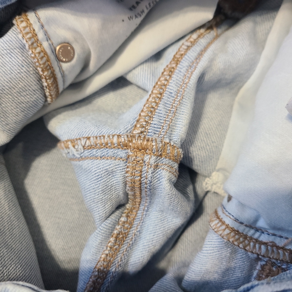 American Eagle Curvy Mom Jean Light Blue Denim Jeans 10 - Picture 12 of 16
